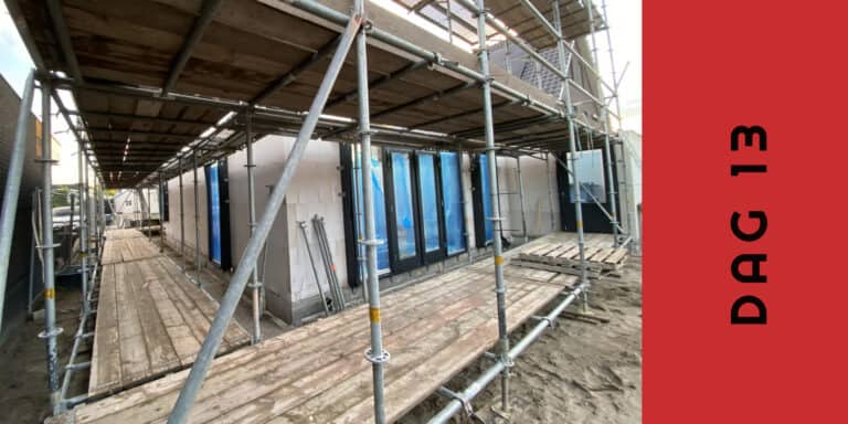 Dag 13 kozijnen en steiger geplaatst