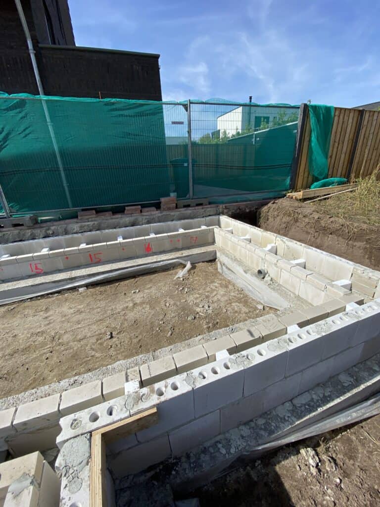 nummers op de fundering en puntjes