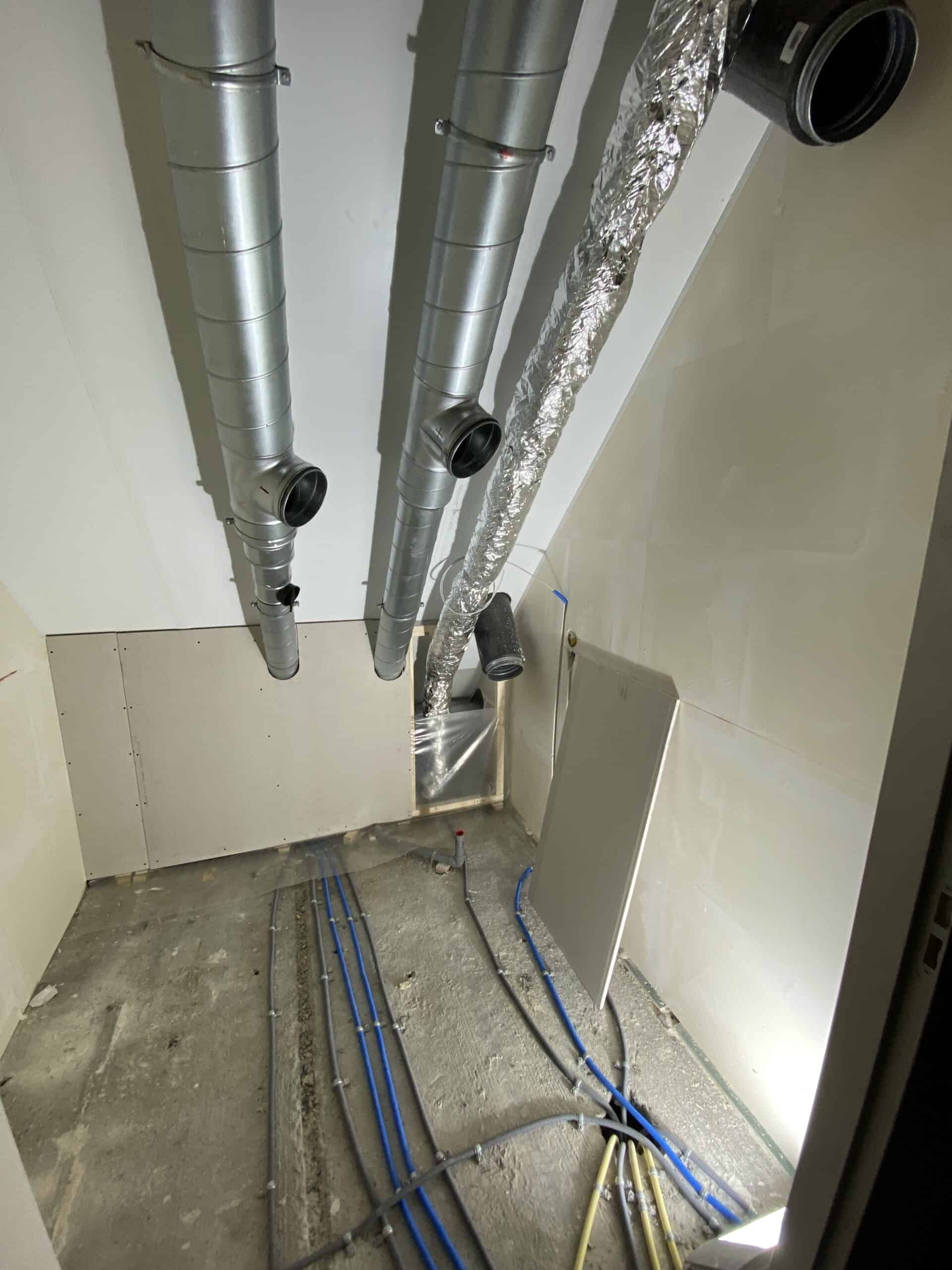 Stroomwerkzaamheden + knieschot gipsen