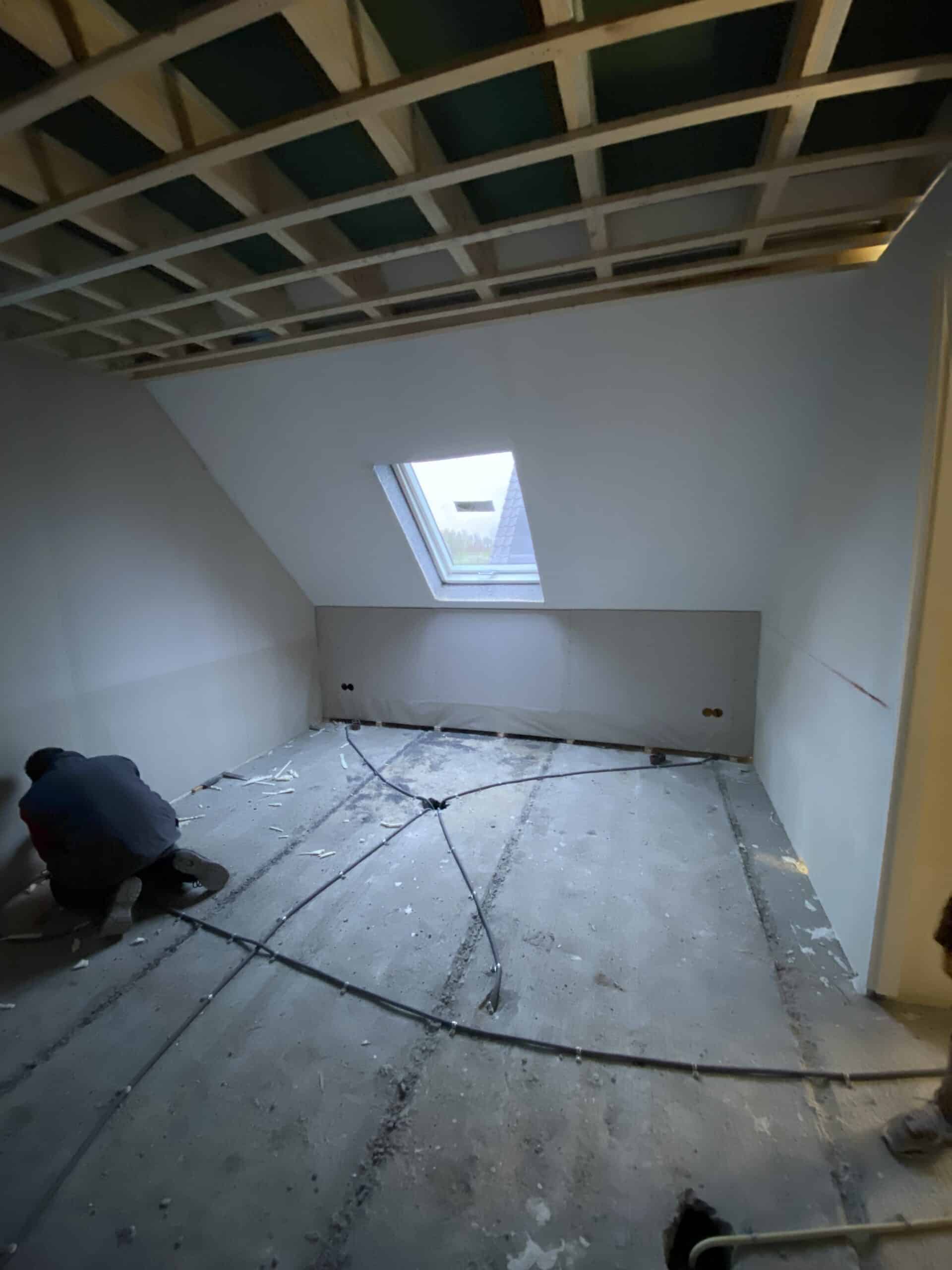 Stroomwerkzaamheden + knieschot gipsen