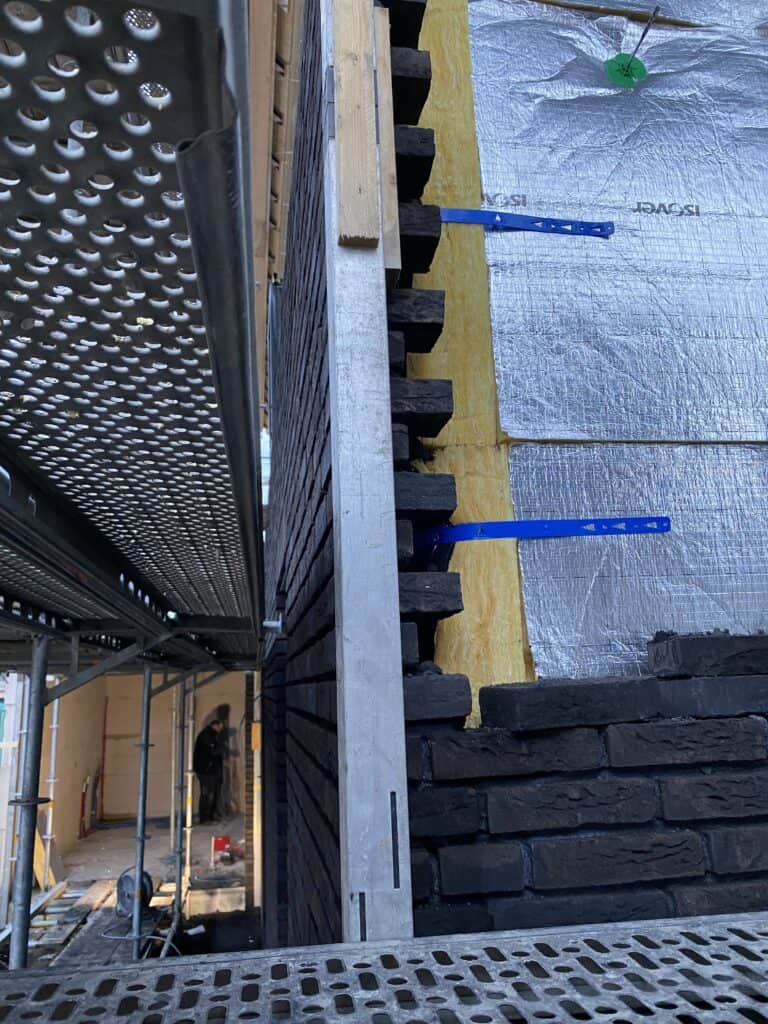 Metselwerk zijkant en achterzijde