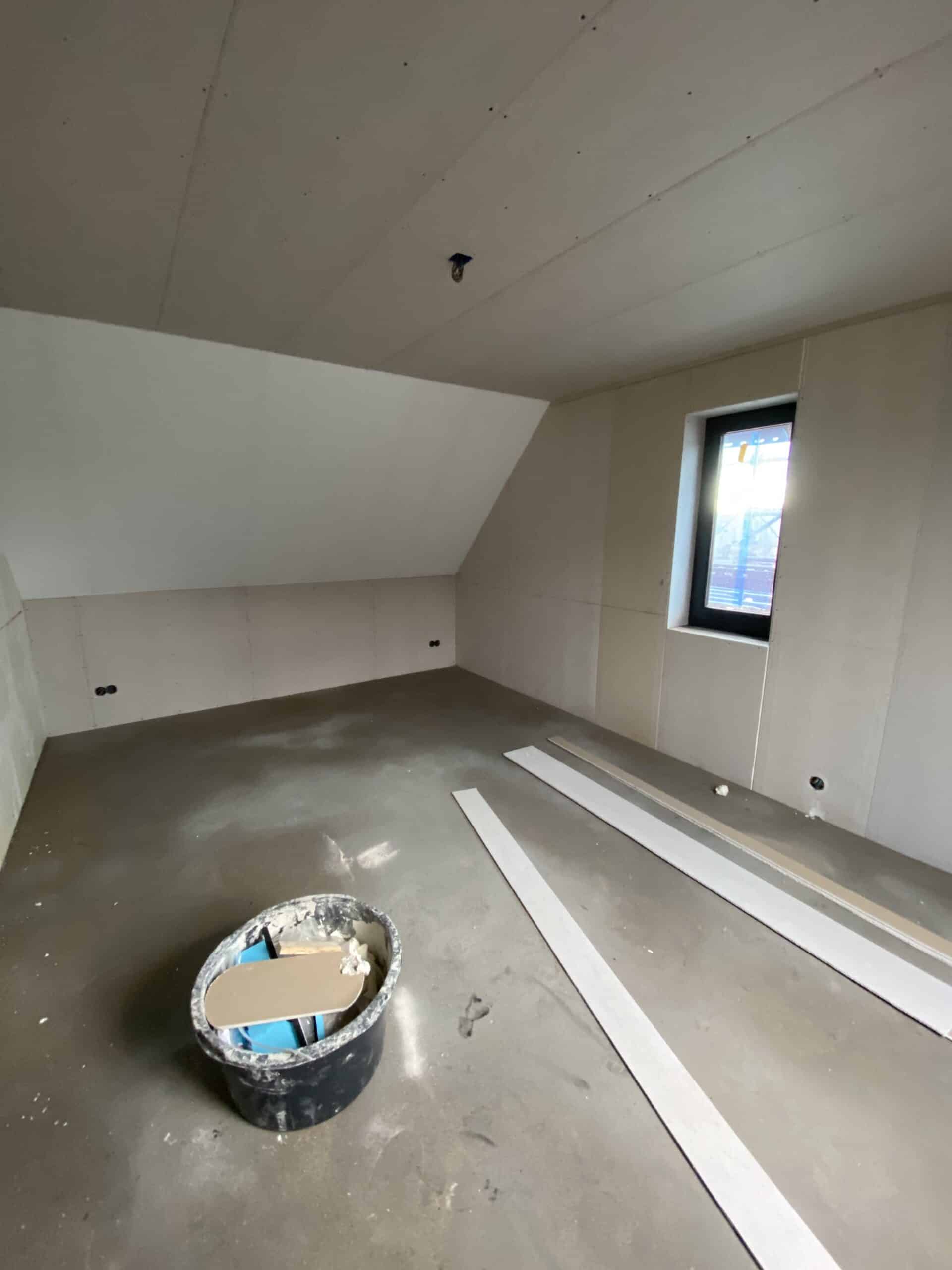 Plafond op de zolder afgewerkt