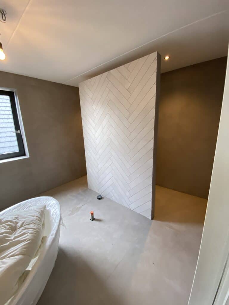 visgraat op de muur