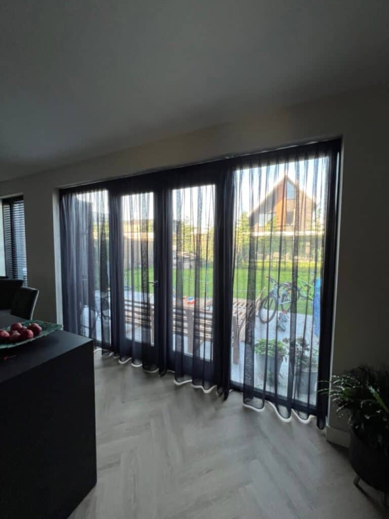 Klaar, zicht van binnen overdag, van buiten kan je niet naar binnen kijken